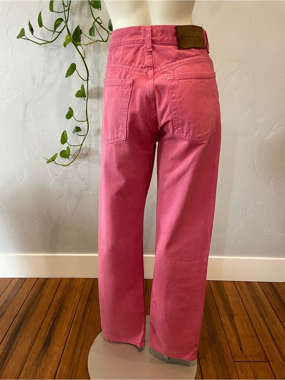 Pristine rare find!! CK 90s pink High-Rise Straight leg Jeans 29” waist